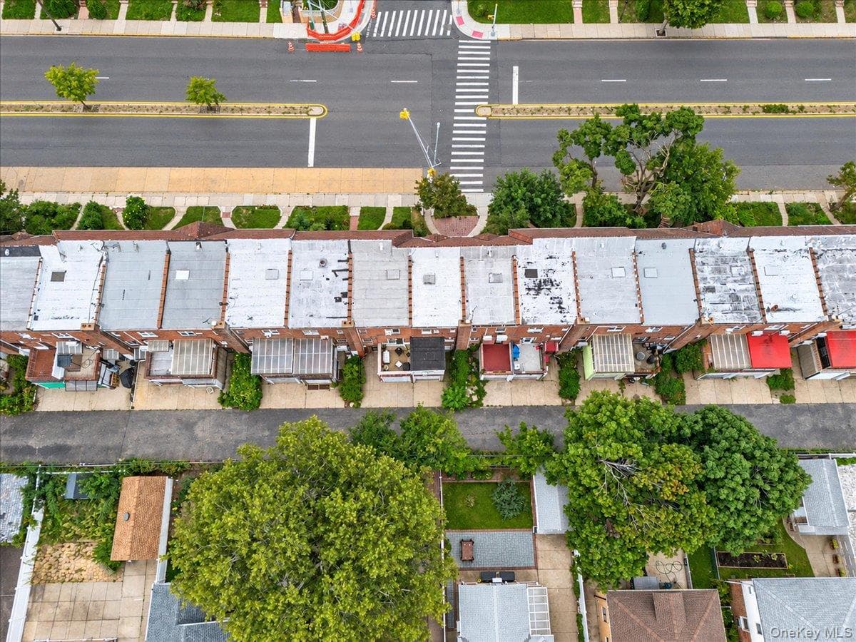 7551 Utopia Parkway thumbnail 27
