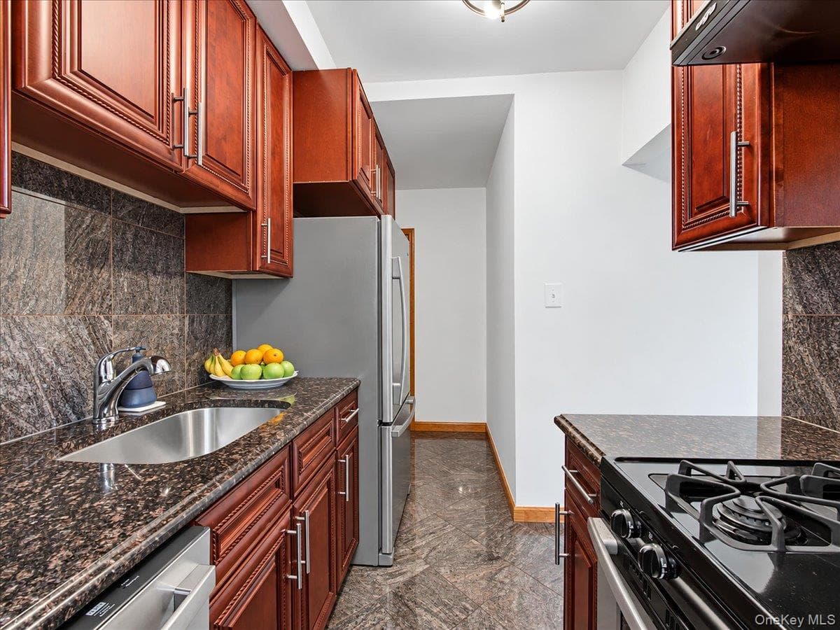 7551 Utopia Parkway thumbnail 11