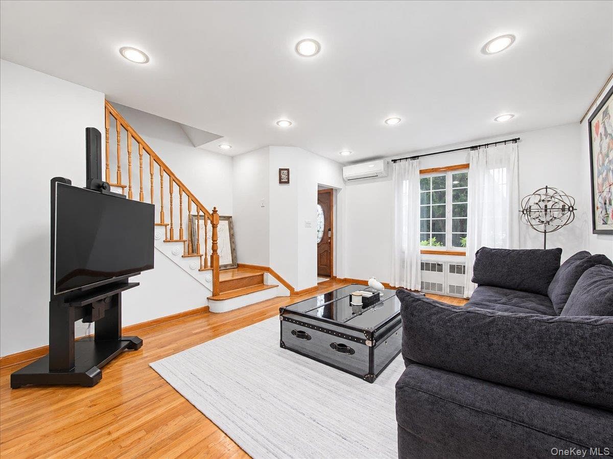 7551 Utopia Parkway thumbnail 5