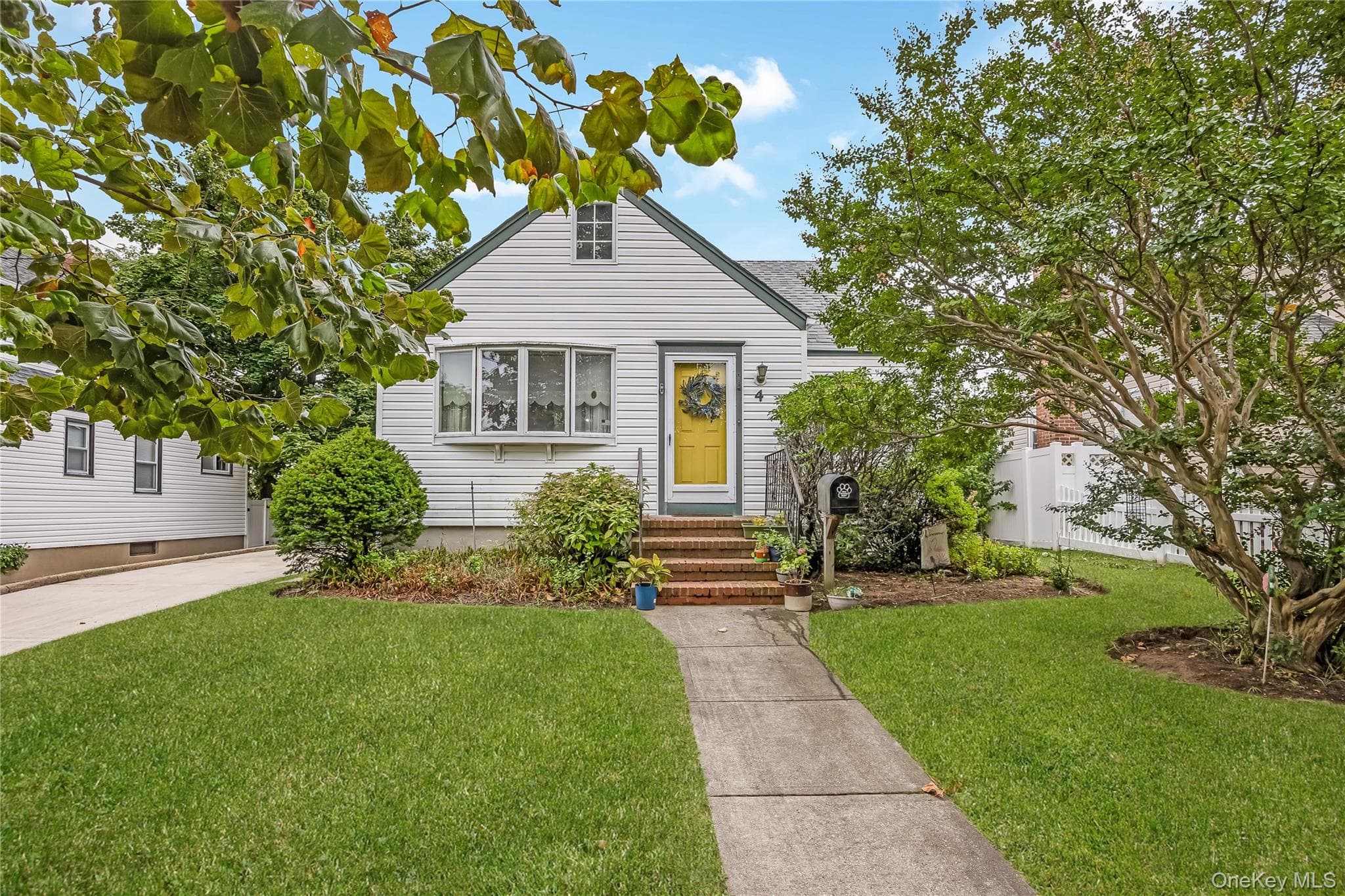 4 Barnstable Road, East Rockaway