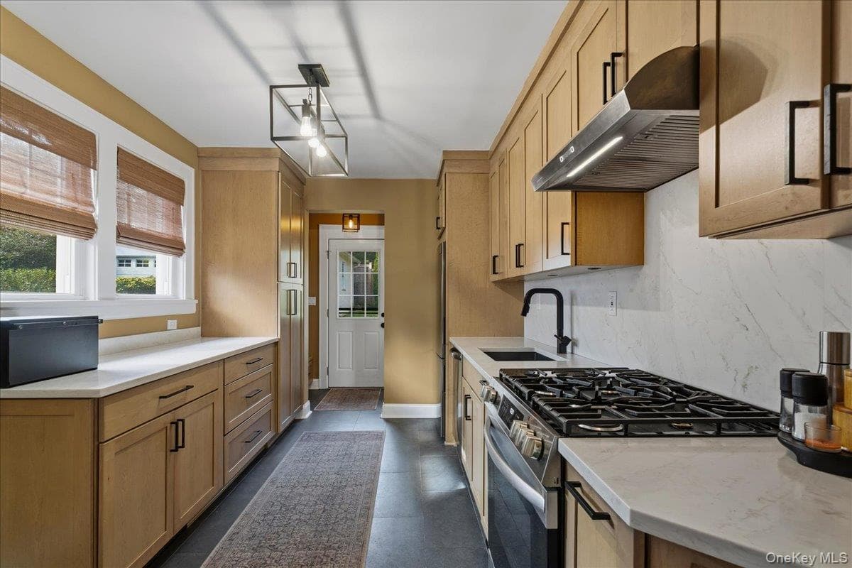 232 Clinton Avenue thumbnail 9