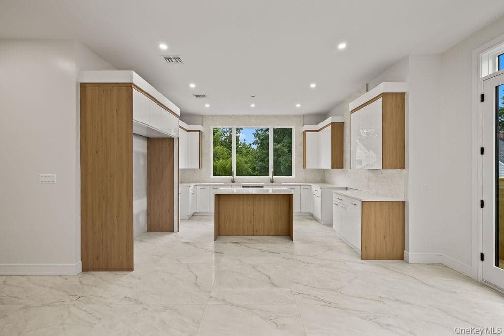 11 Lincoln Street Unit: 201 thumbnail 9