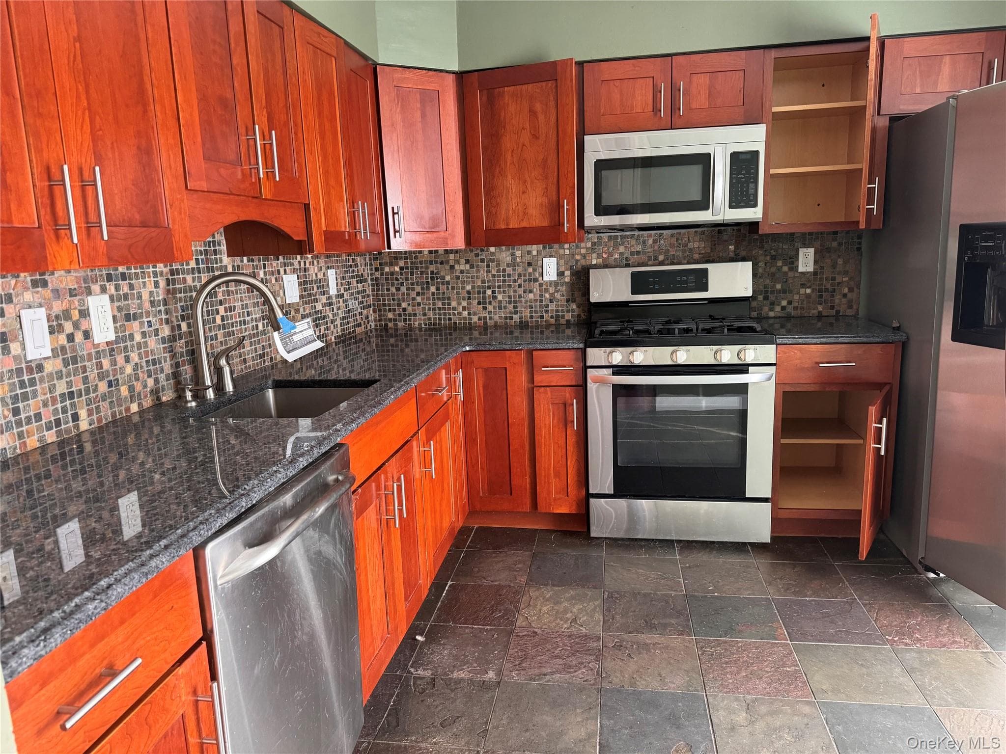 27 Heritage Drive Unit: A thumbnail 4