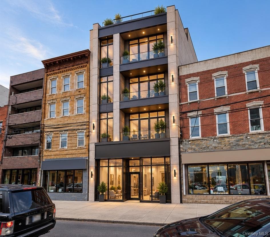 2213 Astoria Boulevard thumbnail 4