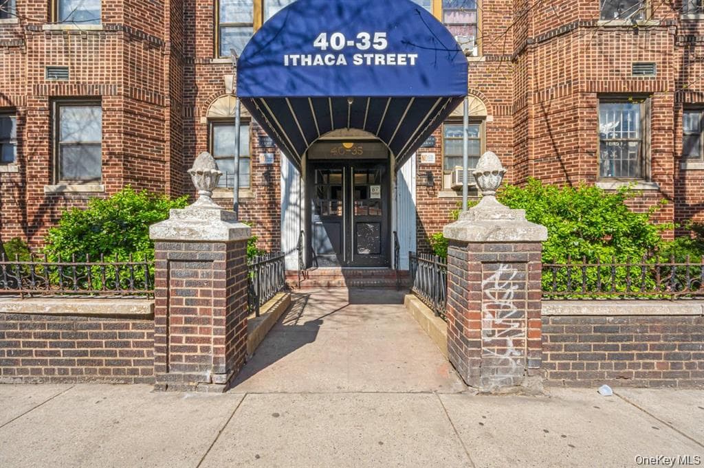 4035 Ithaca ST Unit: 5D, Elmhurst