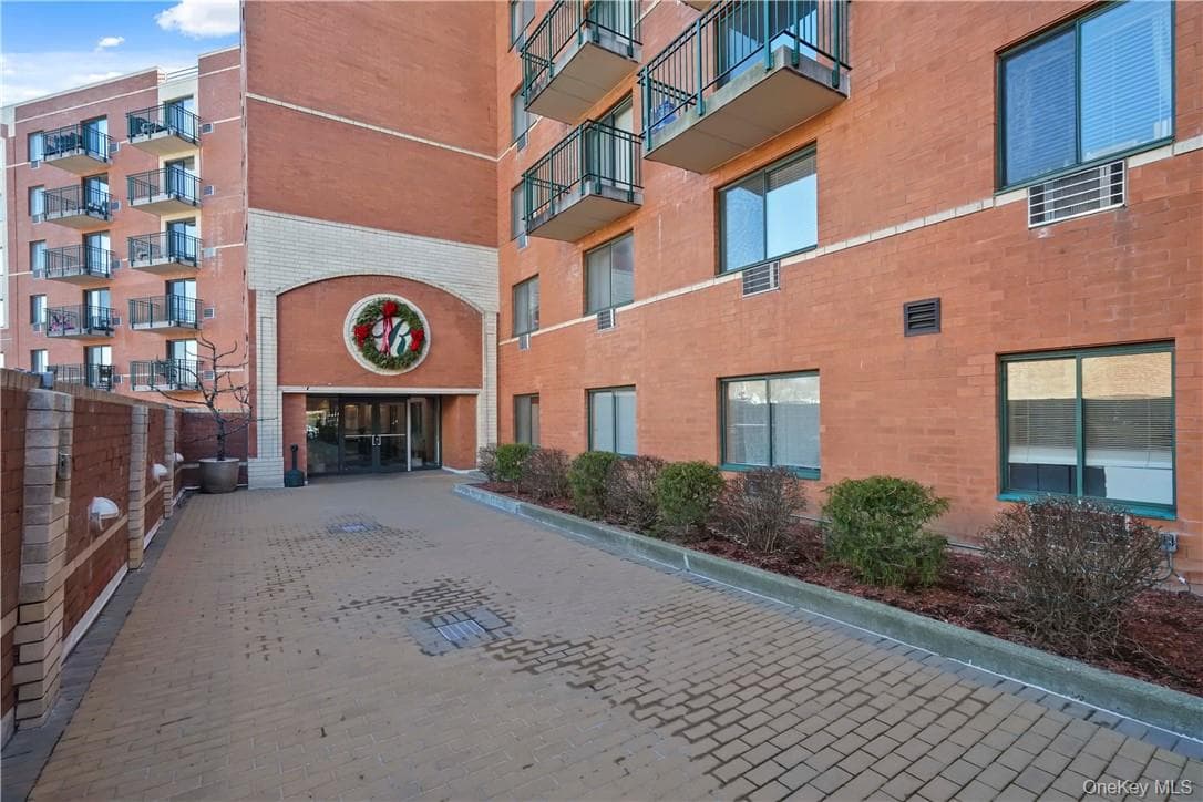 123 Mamaroneck Avenue Unit: 215 thumbnail 2