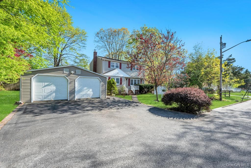 64 Spar Drive, Mastic Beach