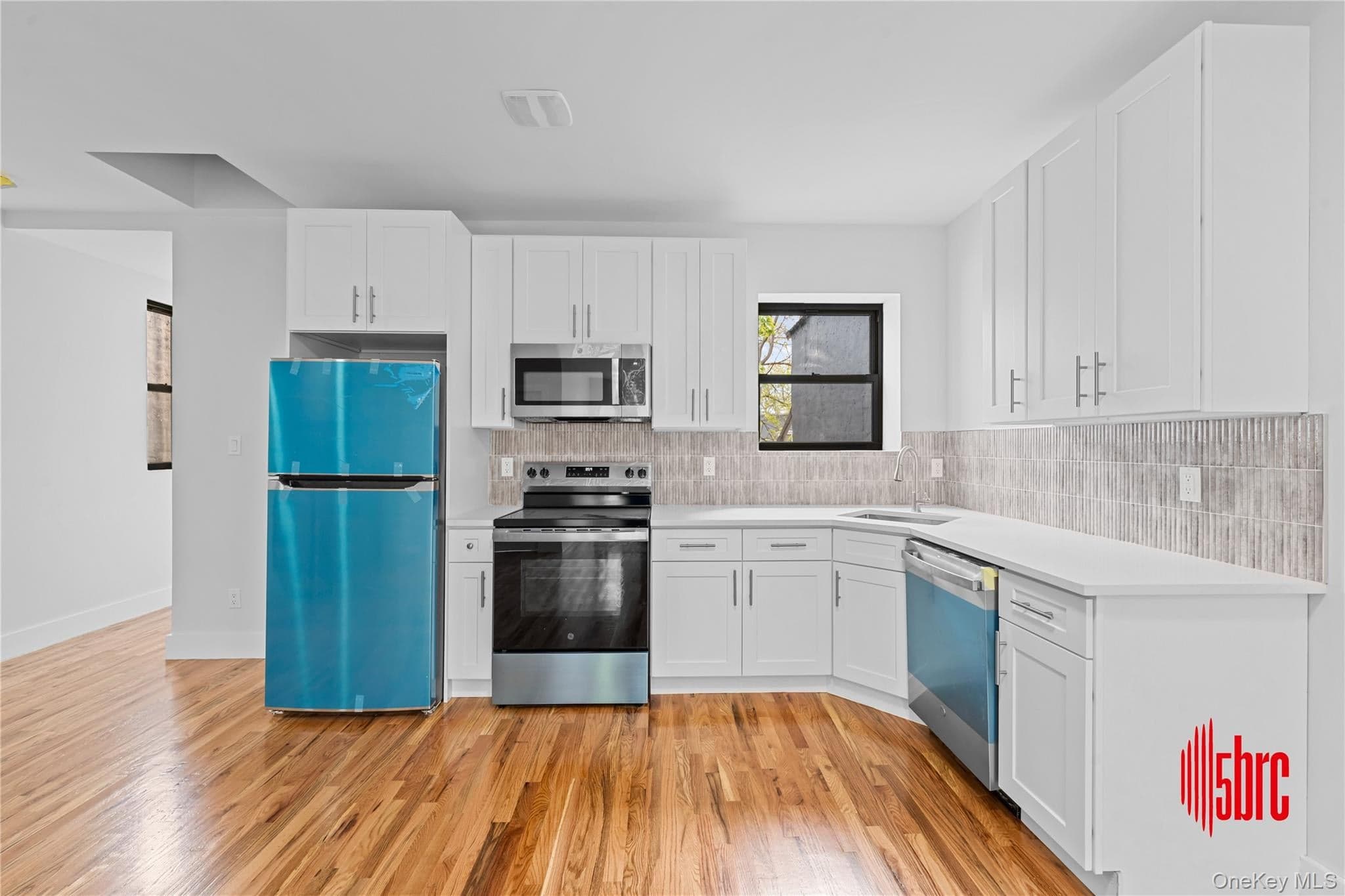 405 Miller Avenue thumbnail 10