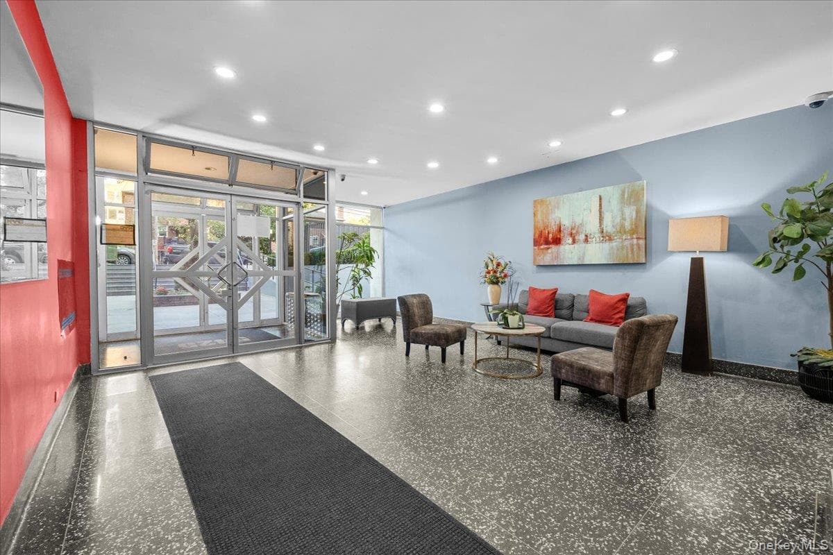 5425 Valles Avenue Unit: 3B thumbnail 4