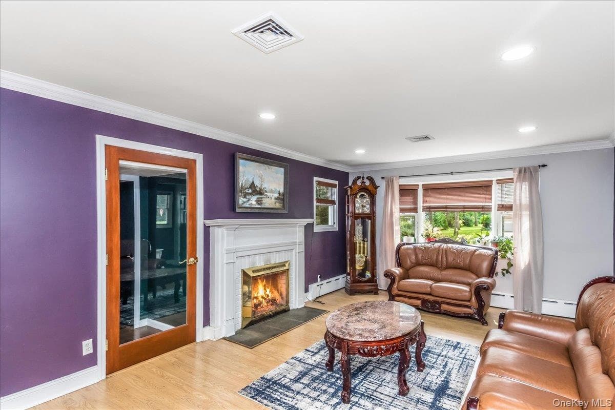 1091 Westminster Avenue thumbnail 5