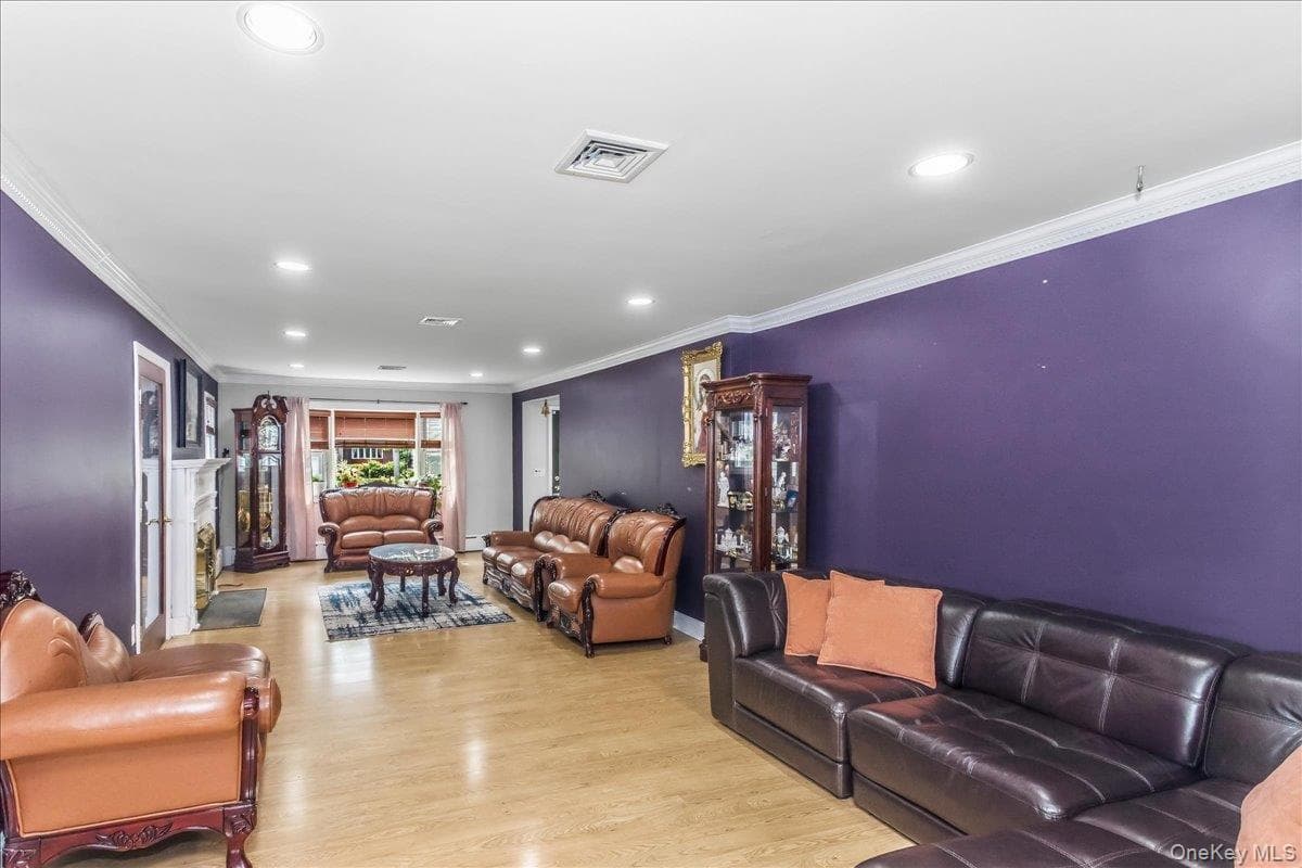 1091 Westminster Avenue thumbnail 4