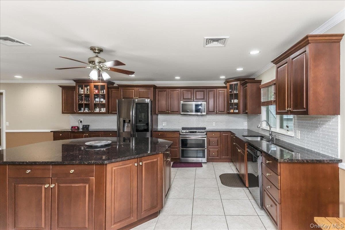 1091 Westminster Avenue thumbnail 12