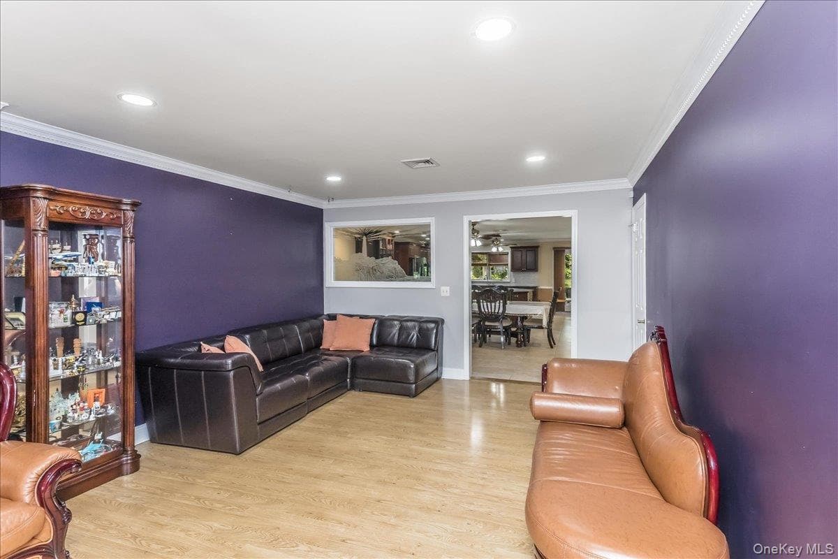 1091 Westminster Avenue thumbnail 6