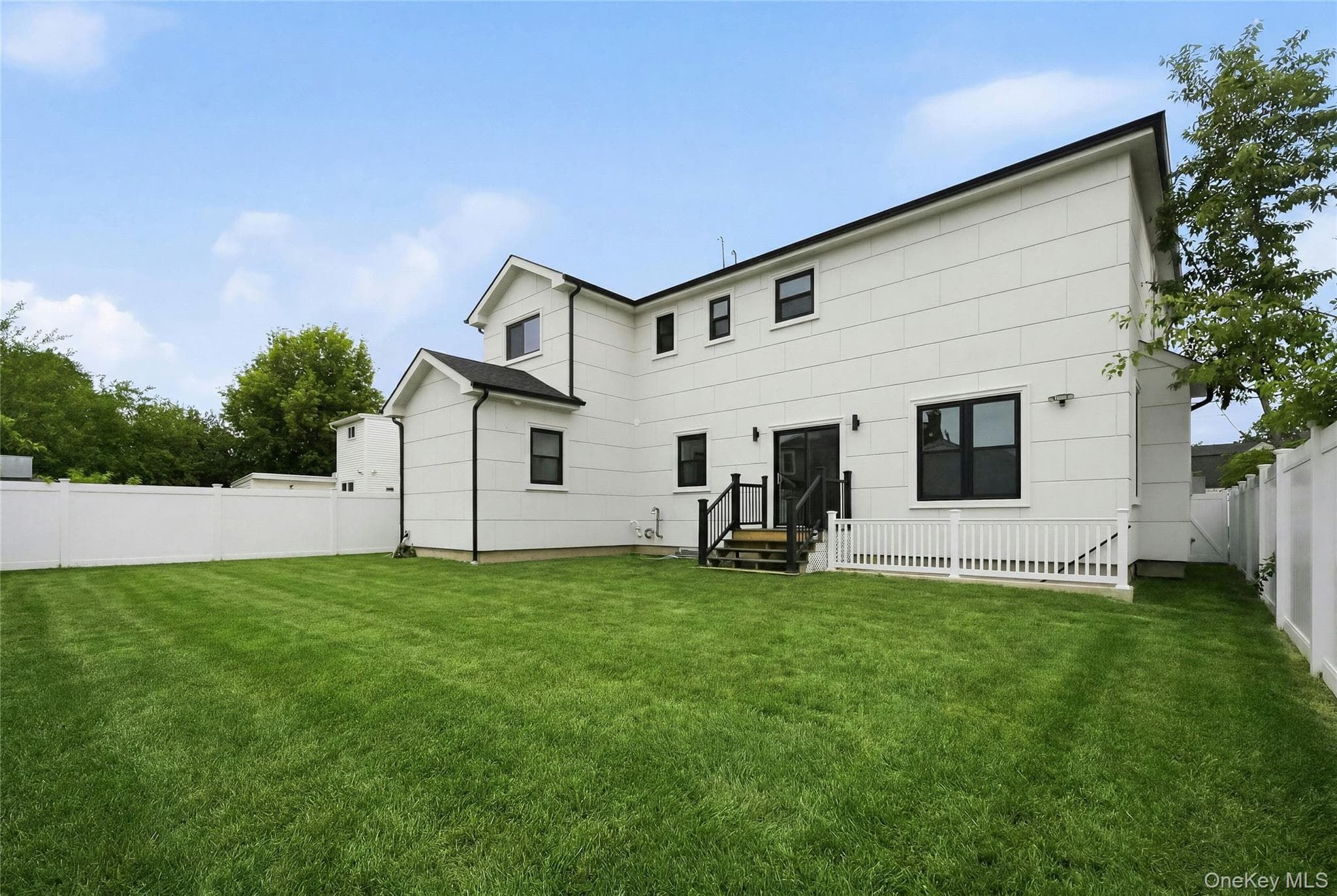 1104 Washington Avenue thumbnail 3