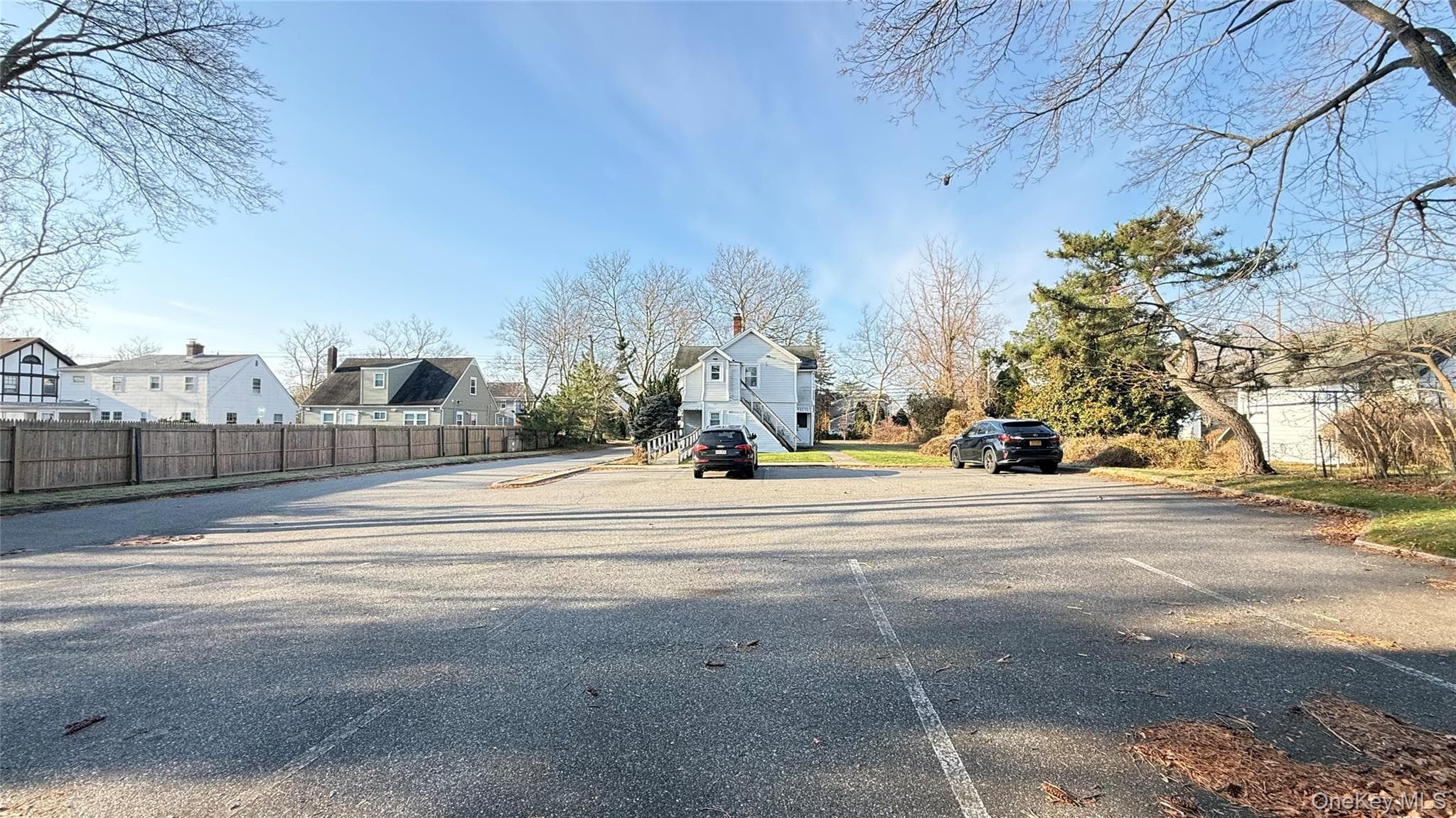 982 Roanoke Avenue thumbnail 5