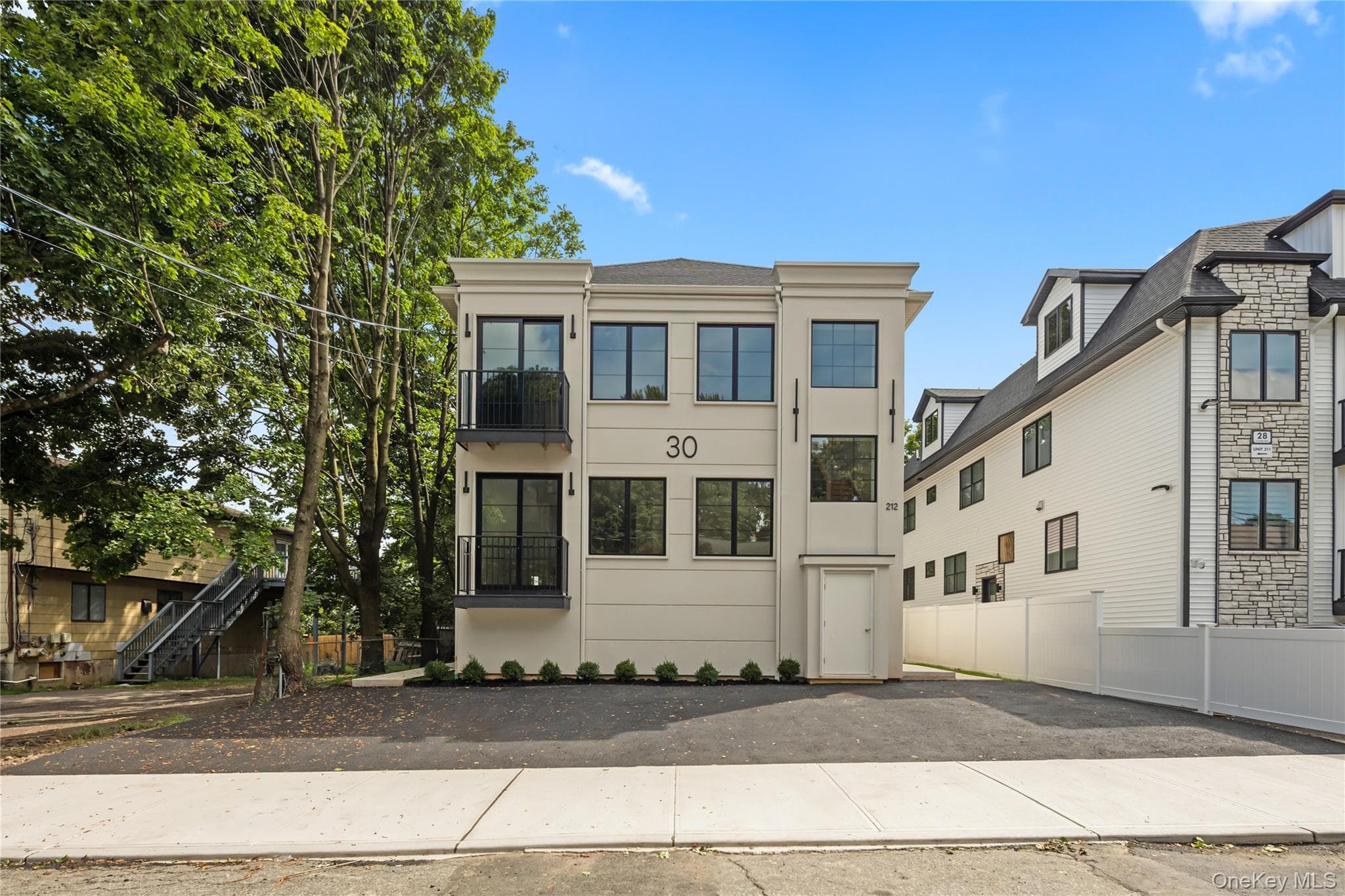 30 E Castle Avenue Unit: #101 thumbnail 2