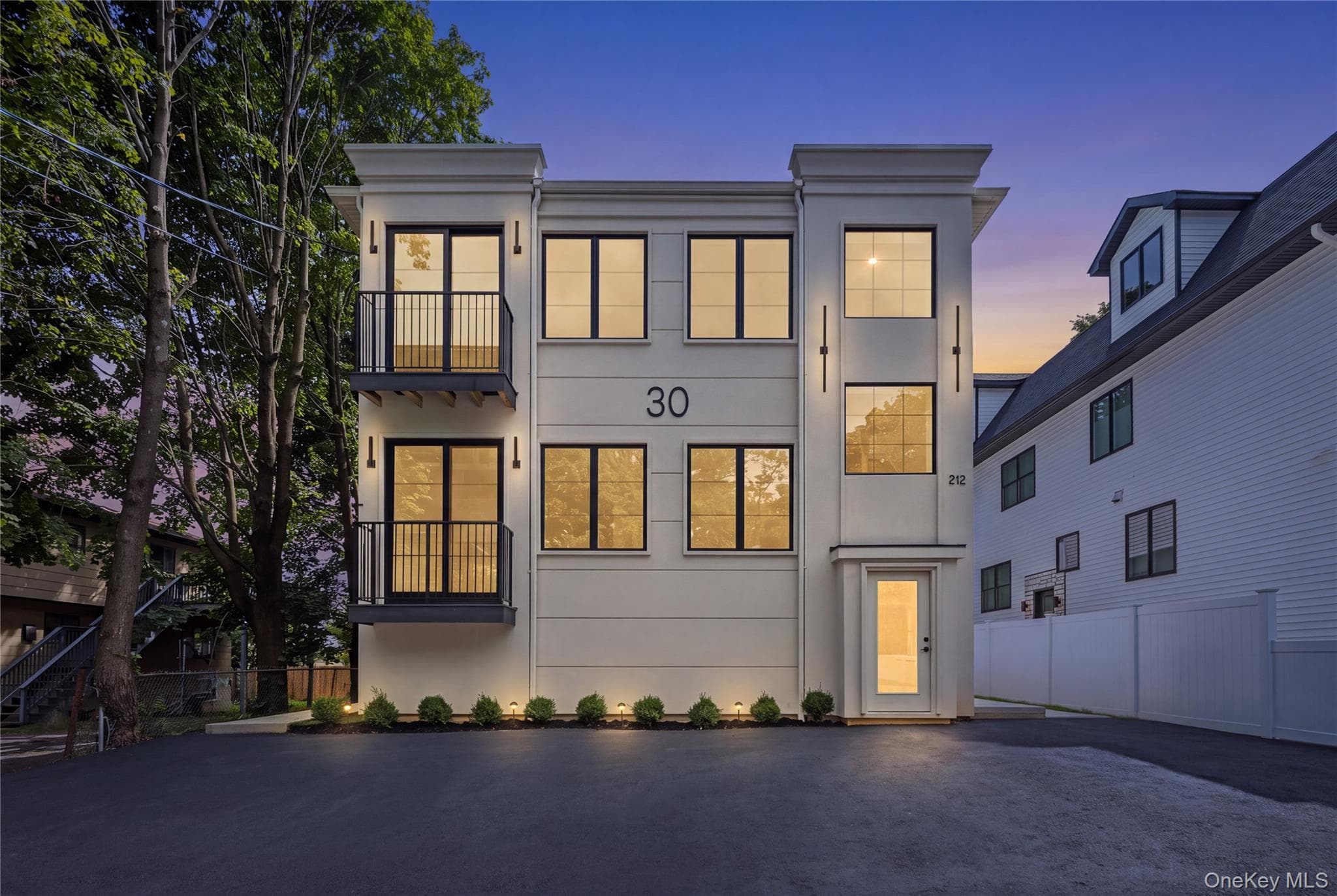 30 E Castle Avenue Unit: #101, Spring Valley