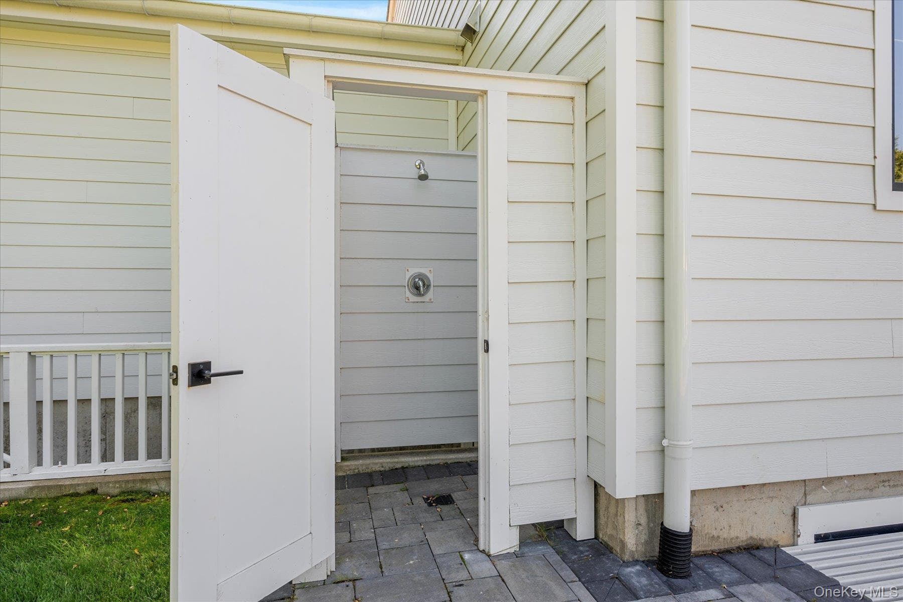 660 Sutton Place thumbnail 25