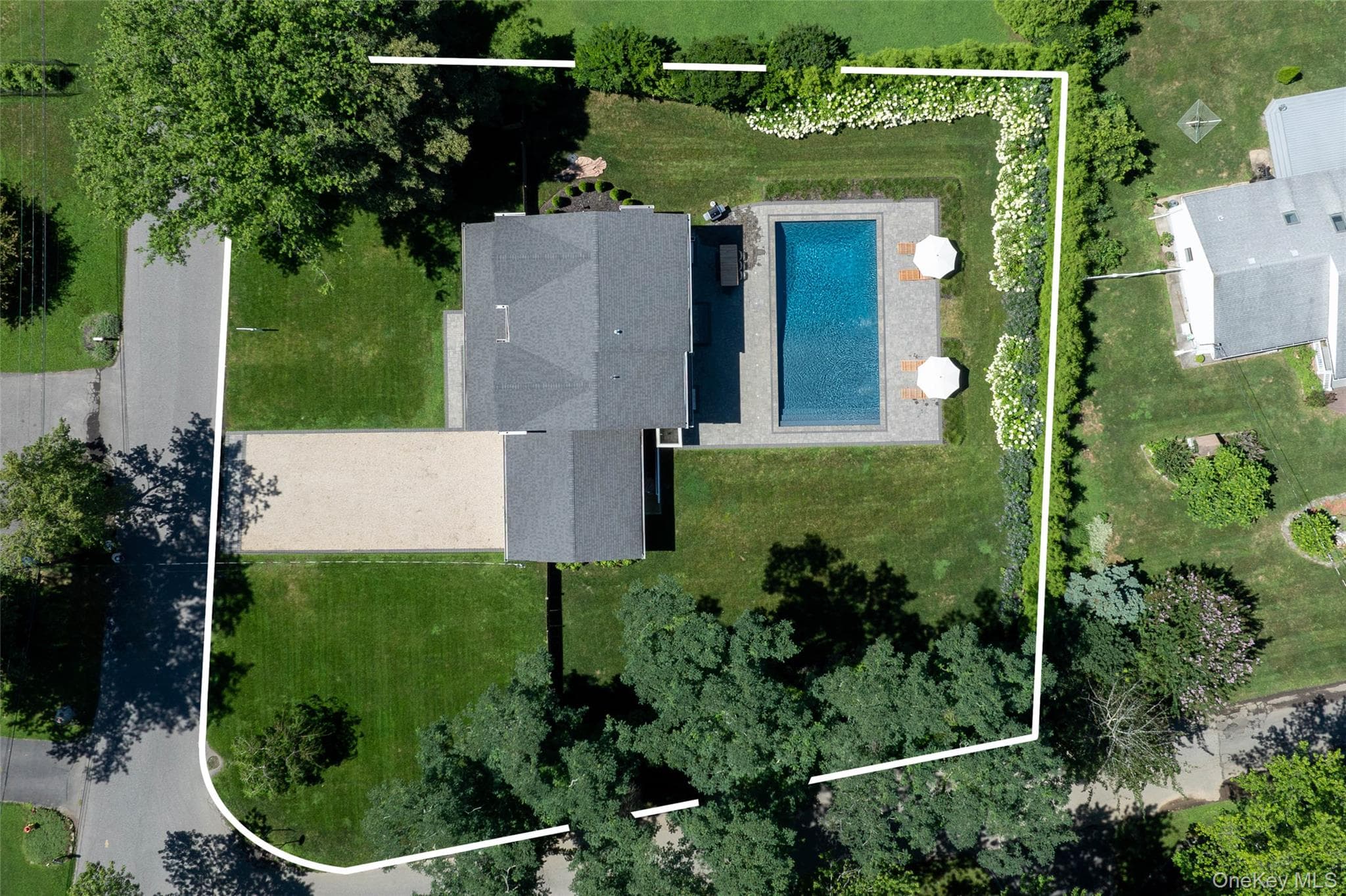 660 Sutton Place thumbnail 33