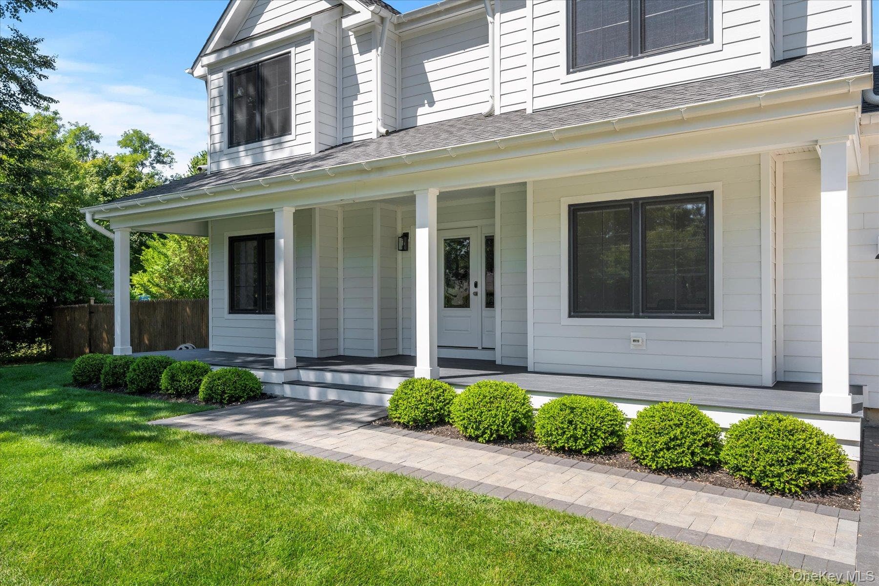660 Sutton Place thumbnail 3