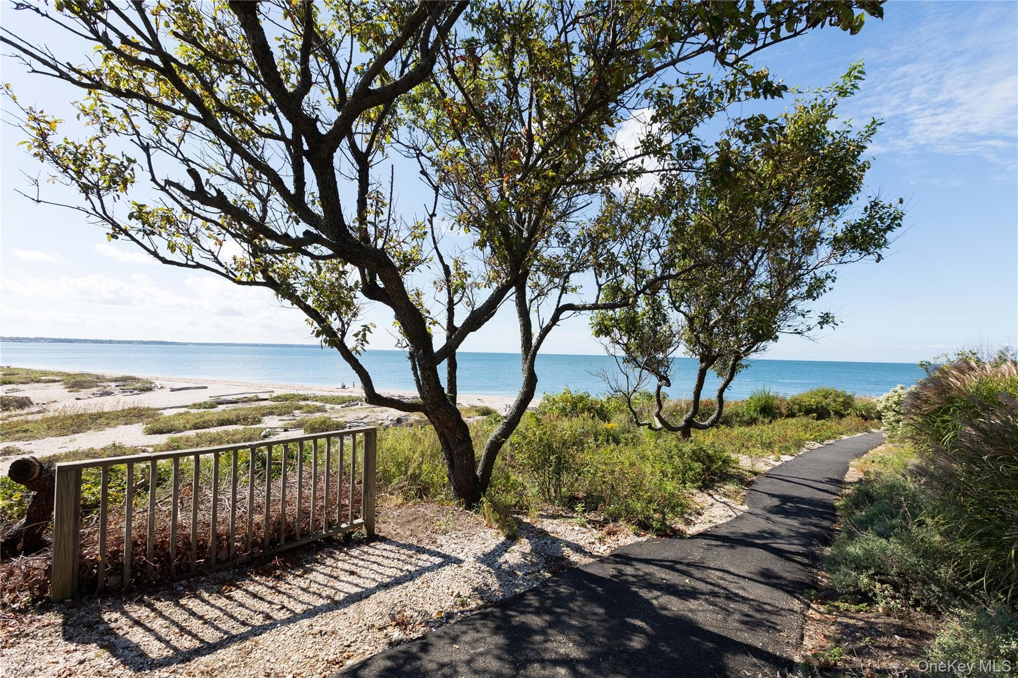660 Sutton Place thumbnail 23