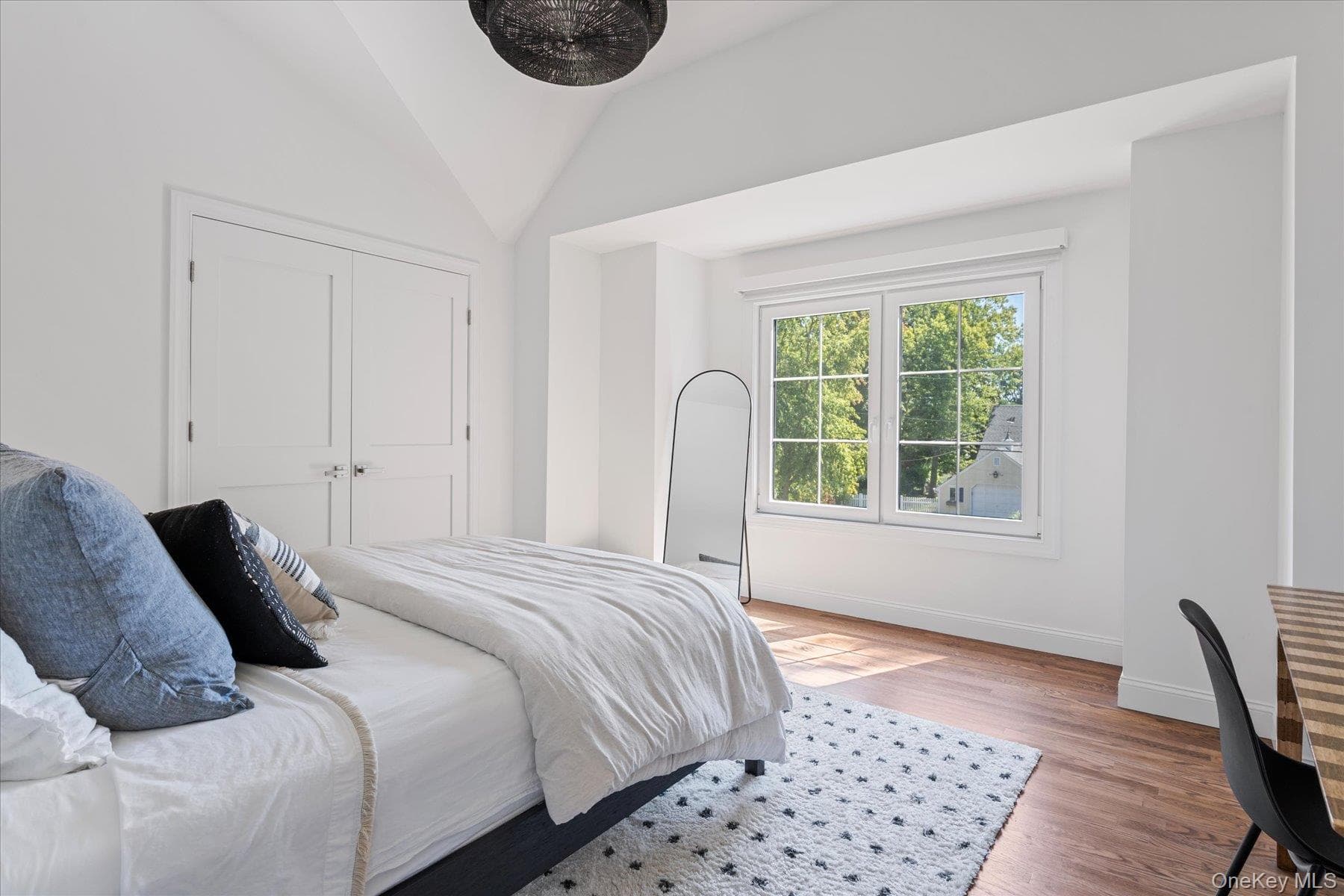 660 Sutton Place thumbnail 16