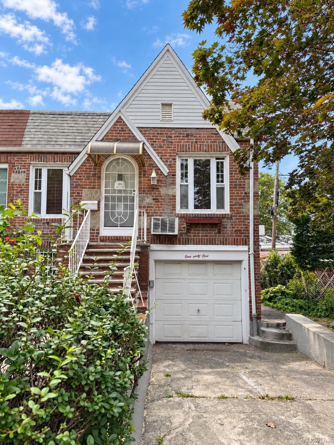 191 Mcdonald Avenue photo 1