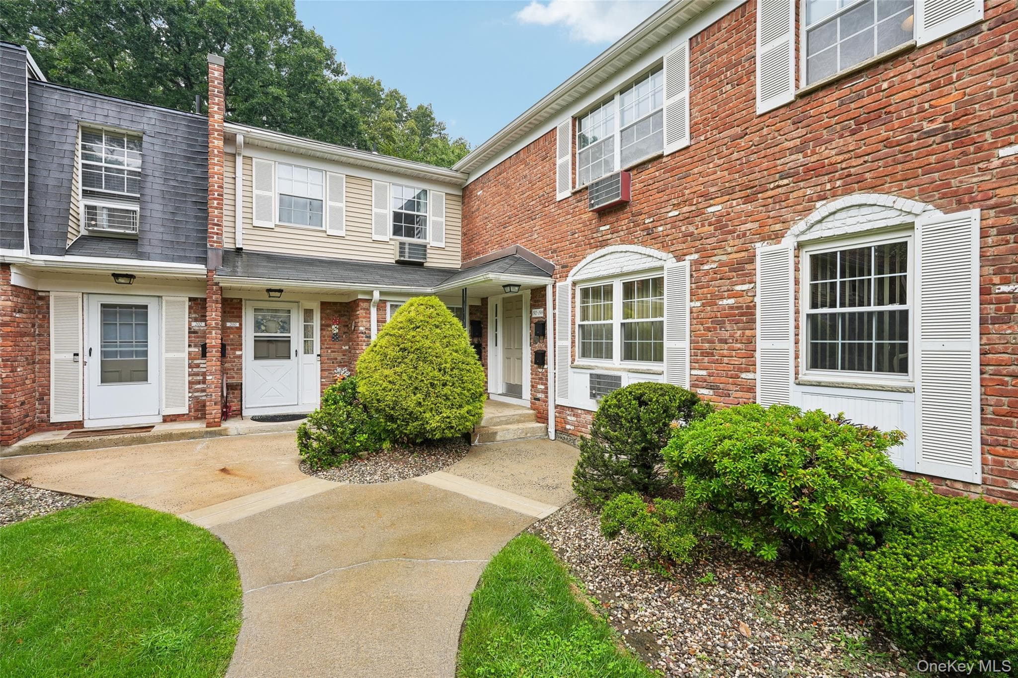 192 Doxbury Lane thumbnail 2