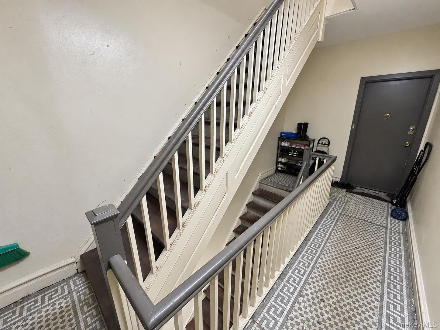 2137 E 14th Street thumbnail 25