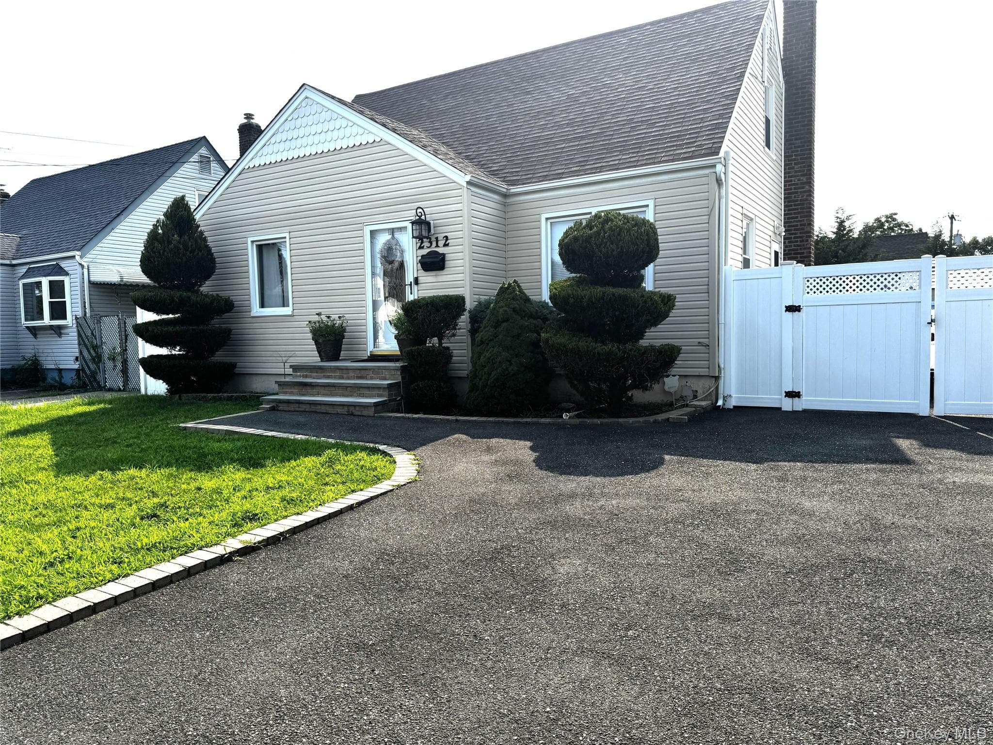 2312 Maple Street thumbnail 2