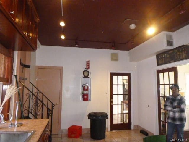 8-07 38th Avenue thumbnail 26