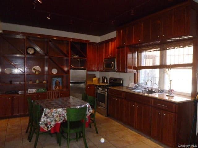 8-07 38th Avenue thumbnail 25