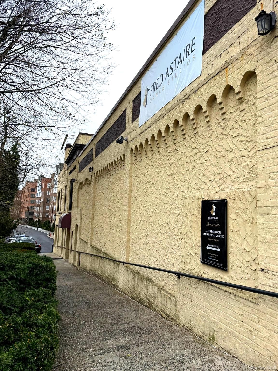 1 W Pondfield Rd Rd thumbnail 3