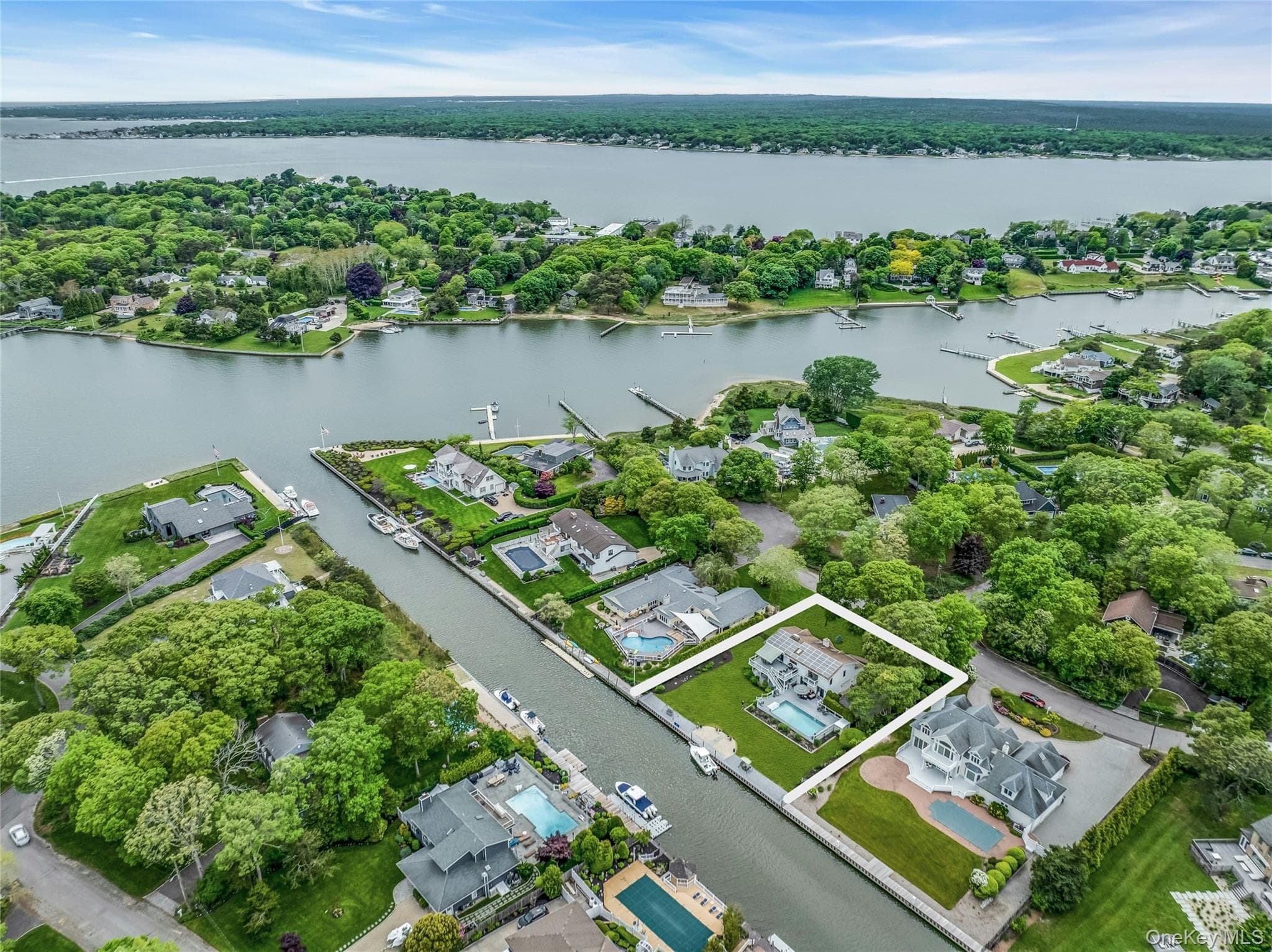 6 Mill Pond Road, Hampton Bays