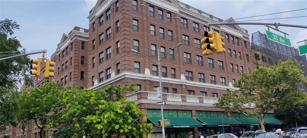 8401 37th Avenue Unit: 306, Jackson Heights