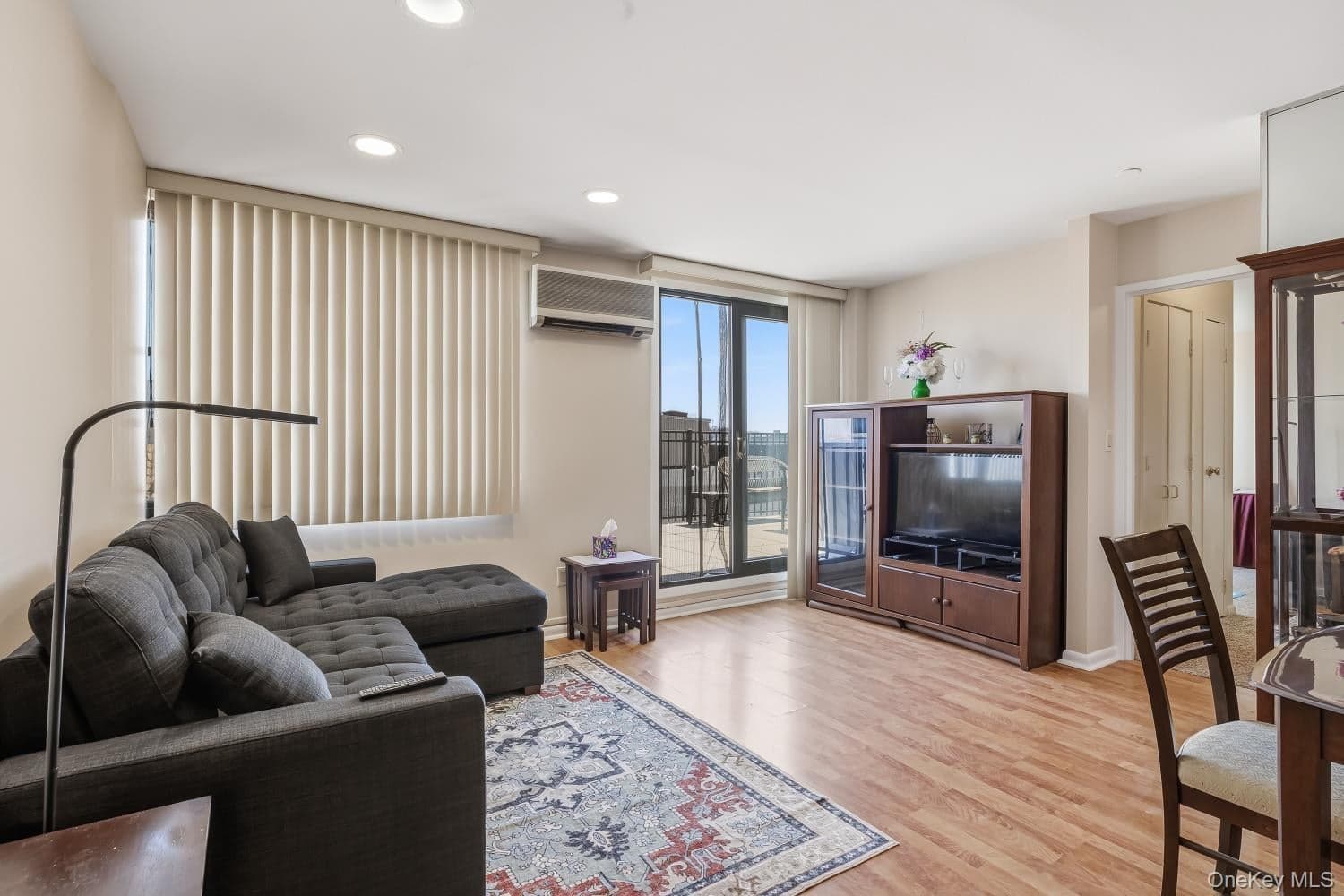 185 W Park Avenue Unit: 406 thumbnail 13