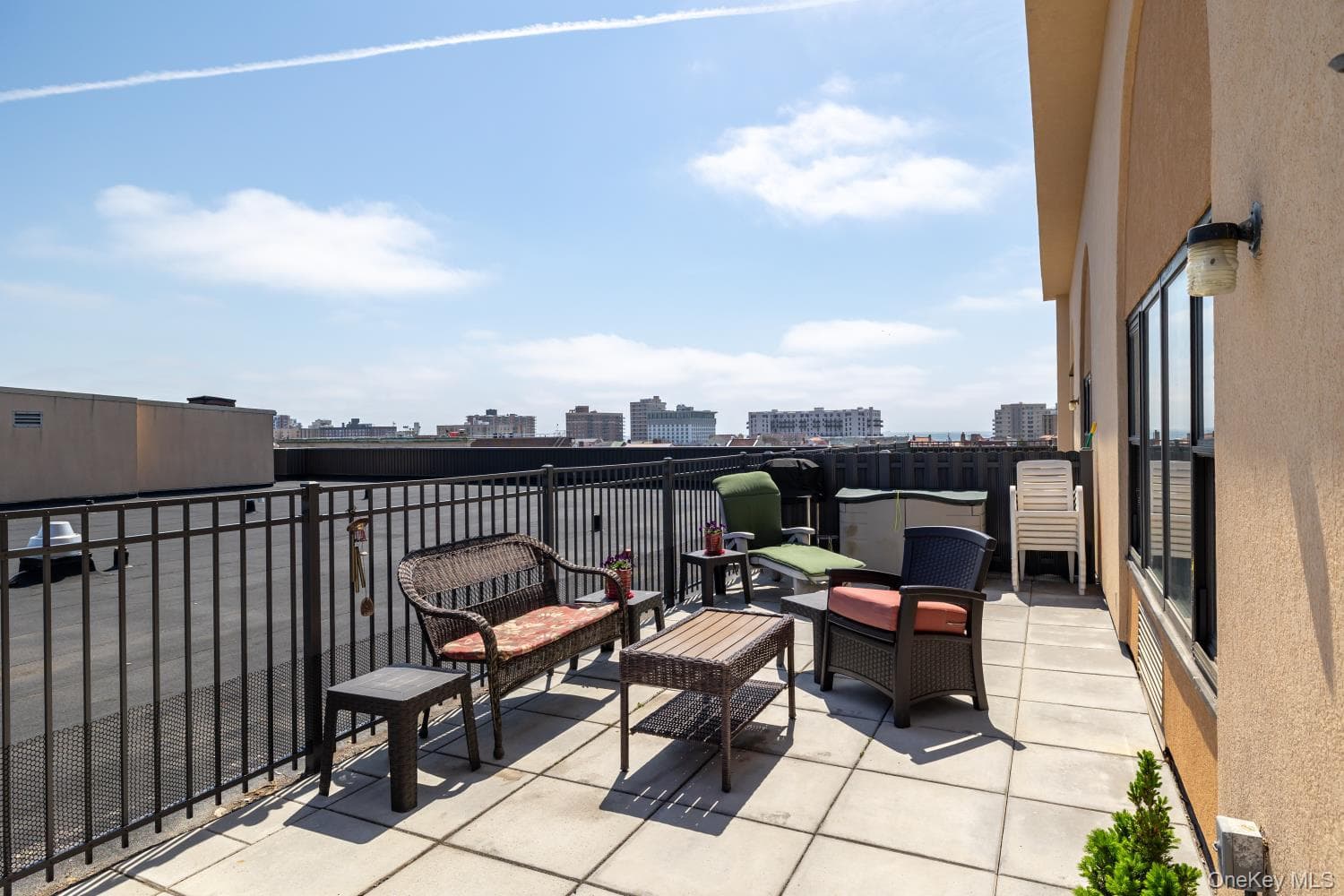 185 W Park Avenue Unit: 406 thumbnail 4