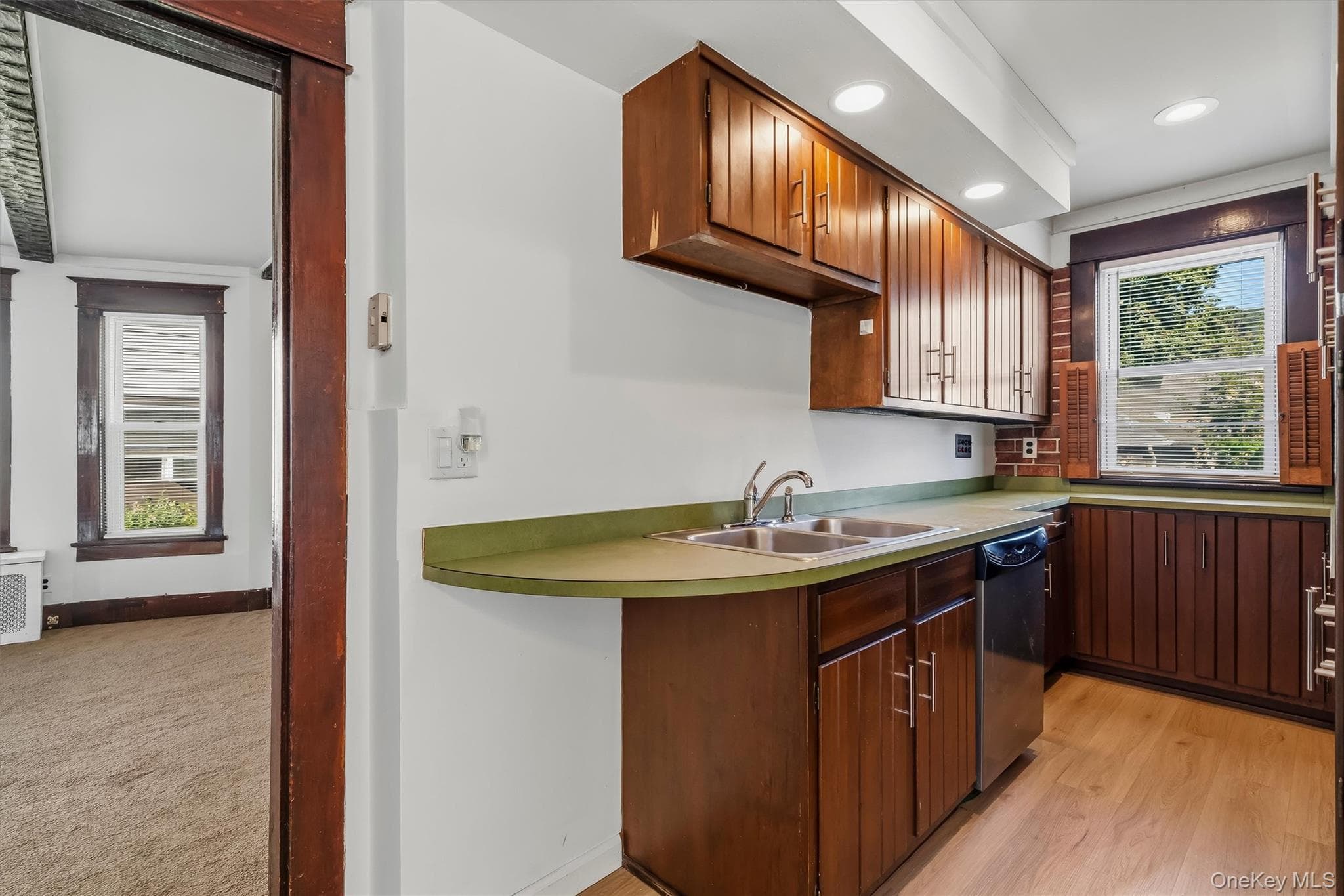 32 Kingston Avenue thumbnail 18