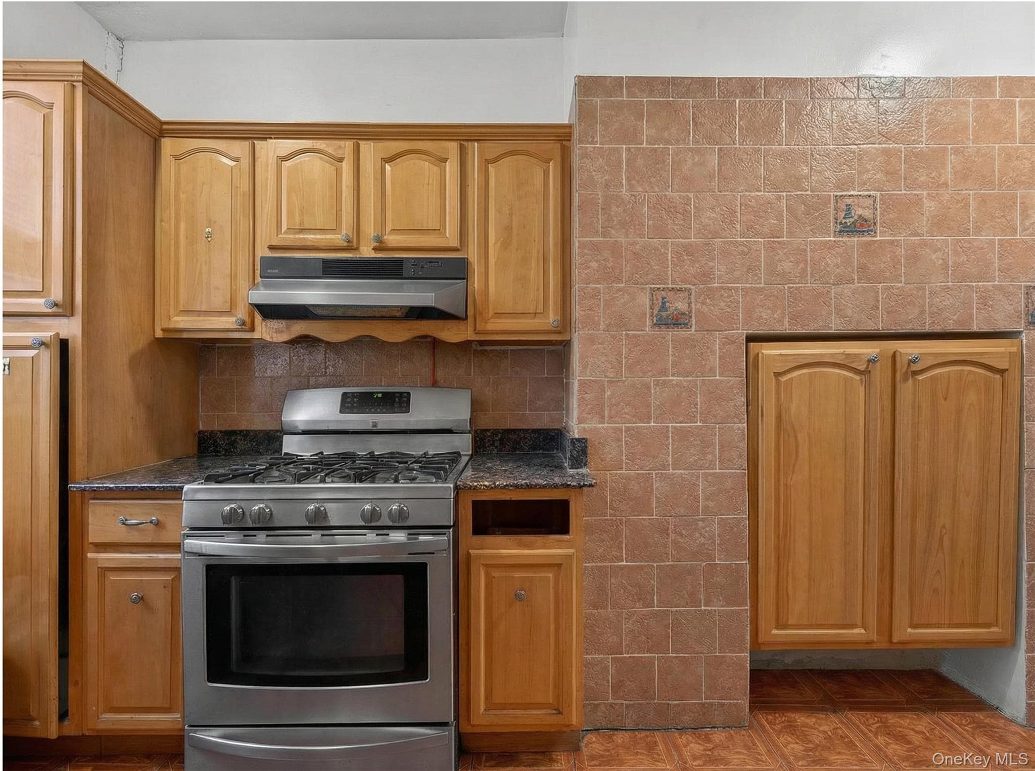1434 Greene Avenue thumbnail 4