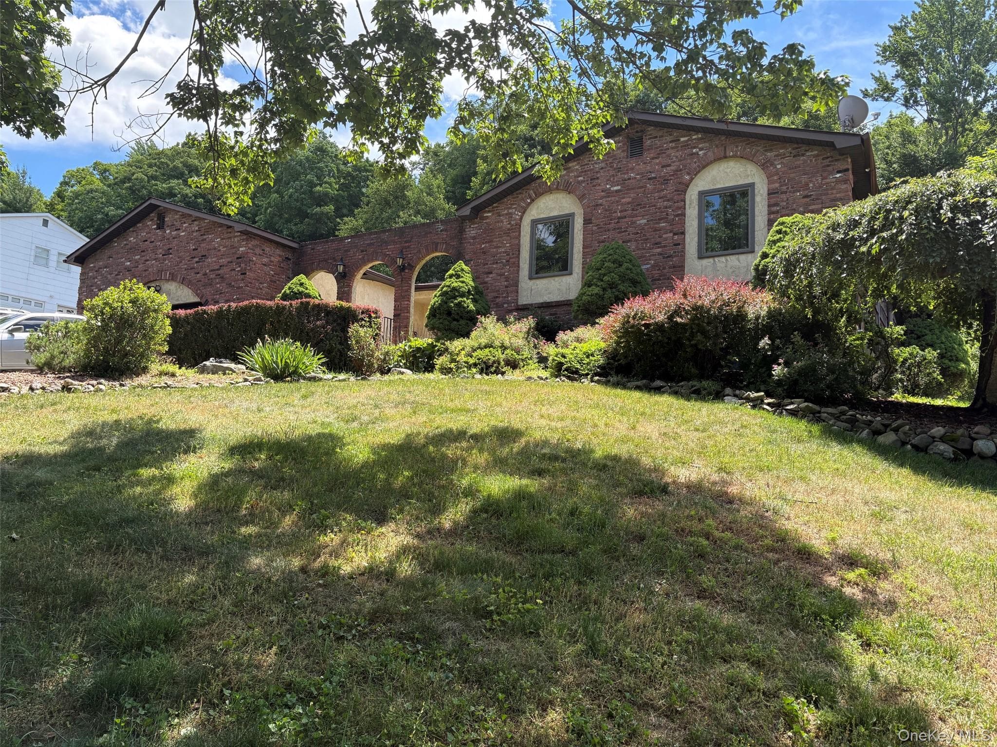 12 Arlington Drive thumbnail 2