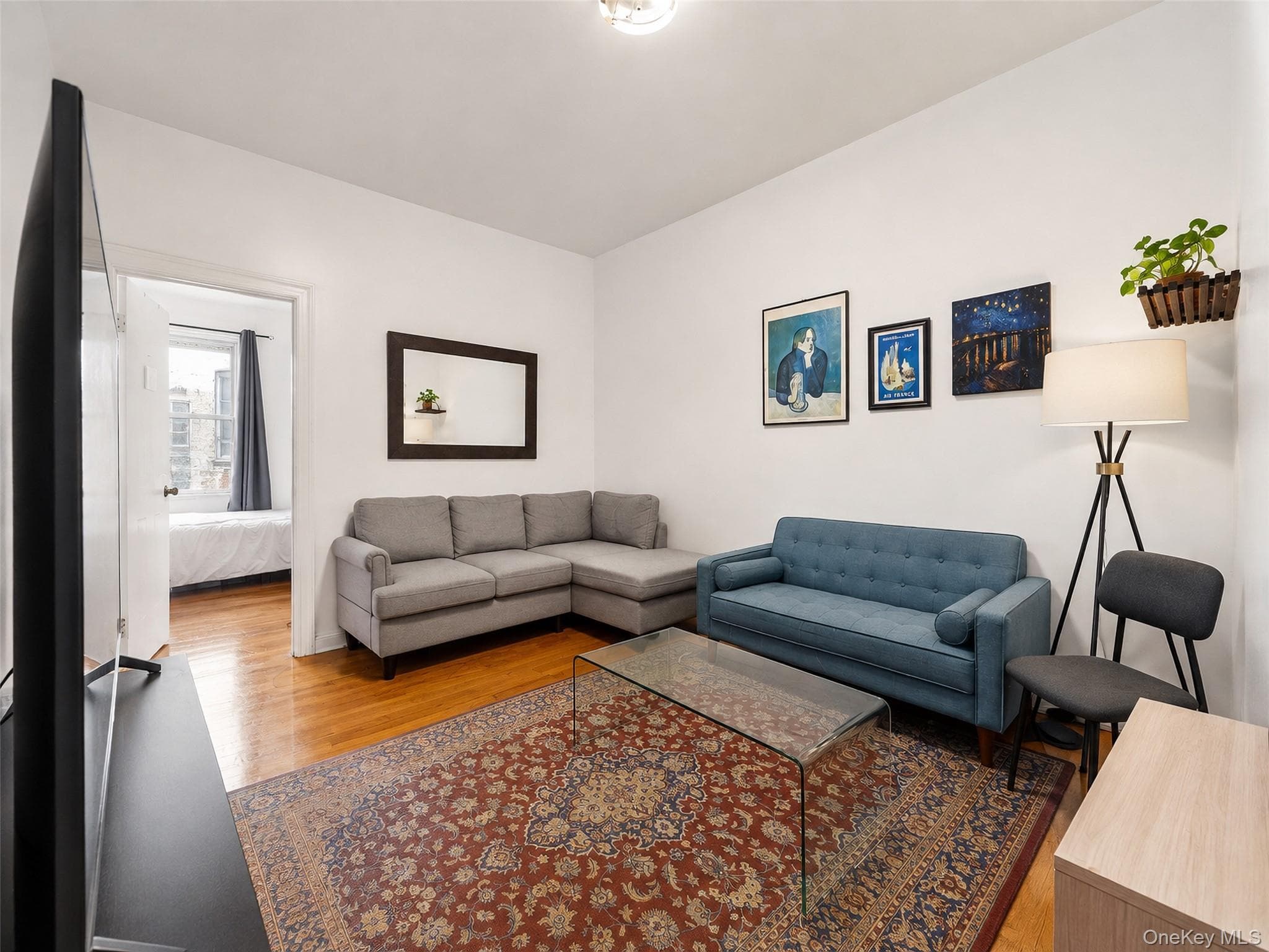 60-11 Myrtle Avenue thumbnail 3