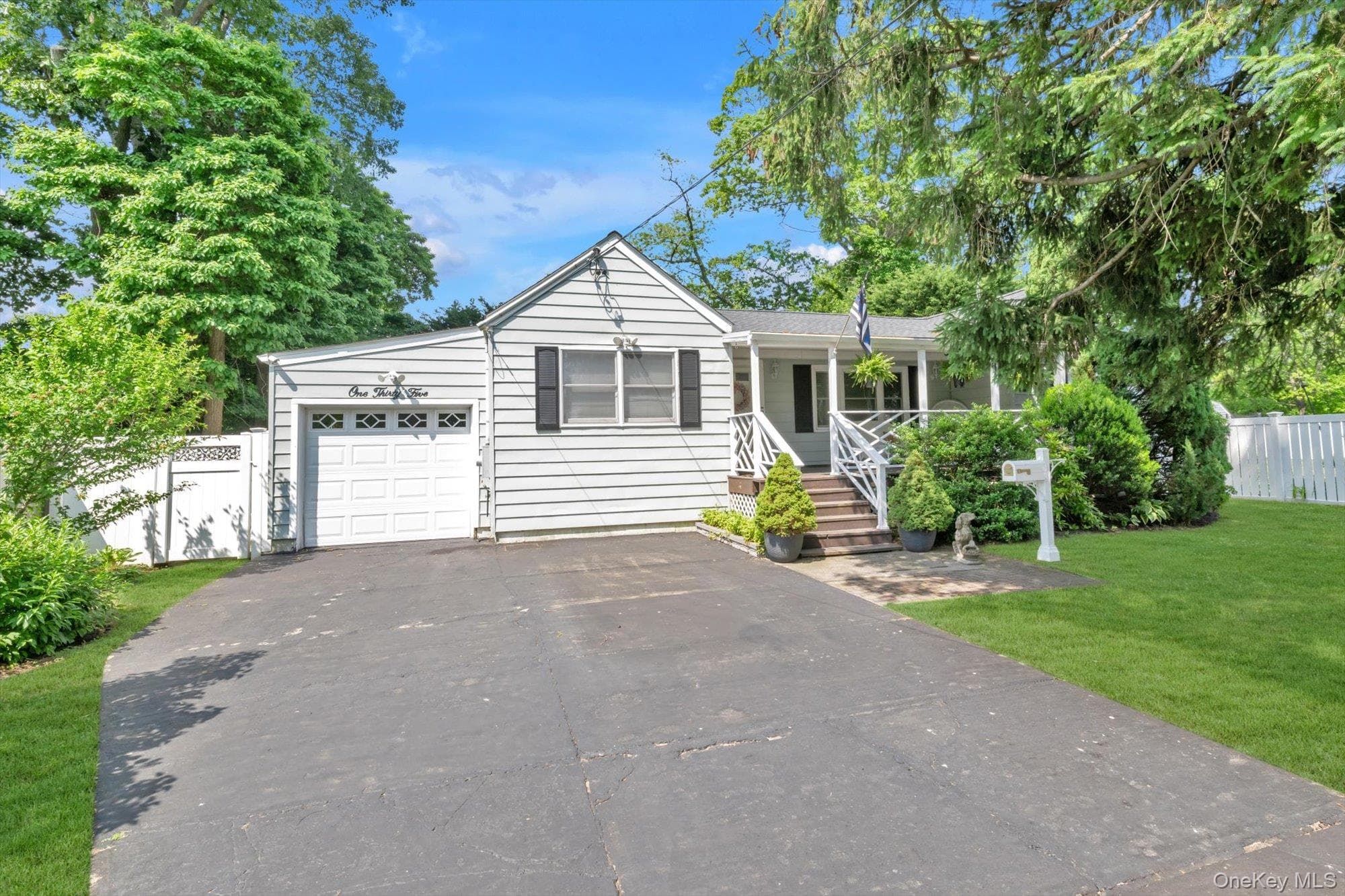 135 Centre Avenue photo 1