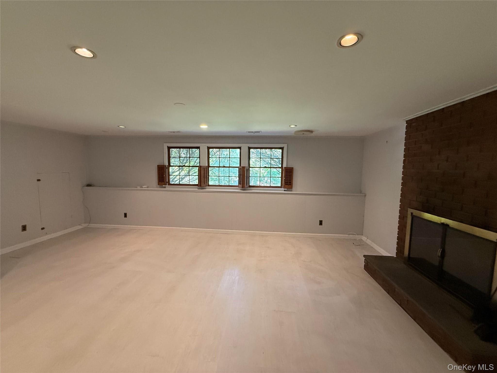 58 Quakerbridge Road thumbnail 2