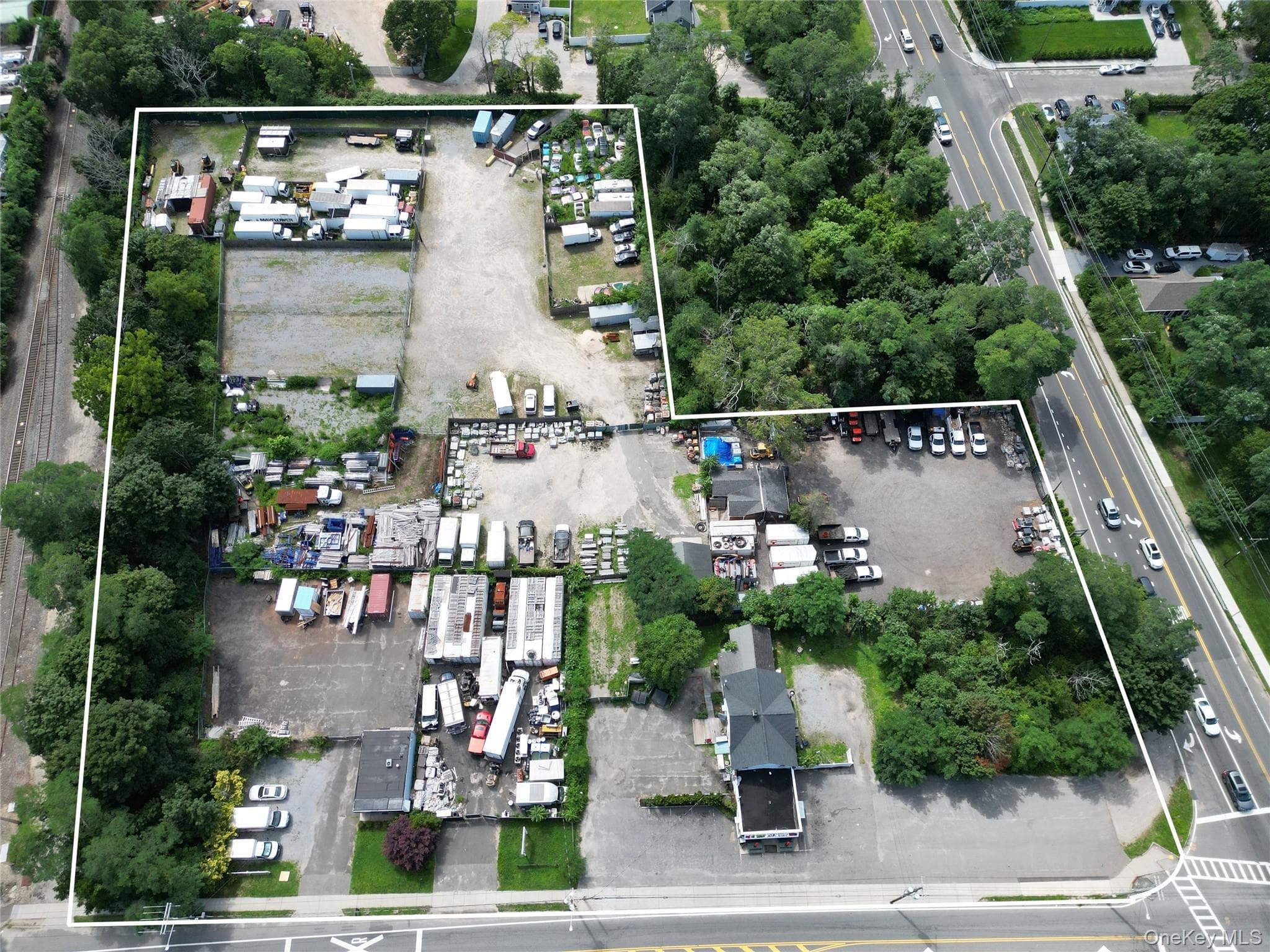122 Railroad Avenue thumbnail 2