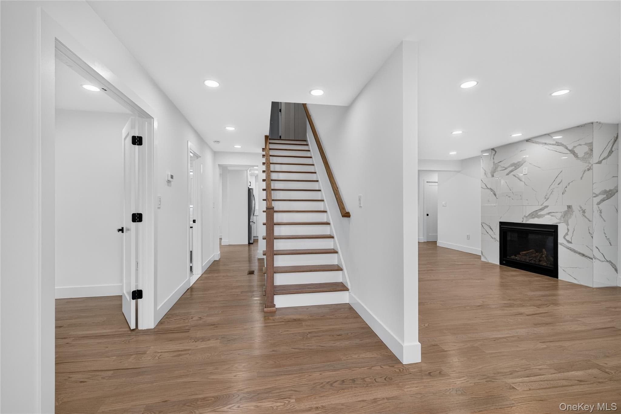 238 N Oak Street thumbnail 4