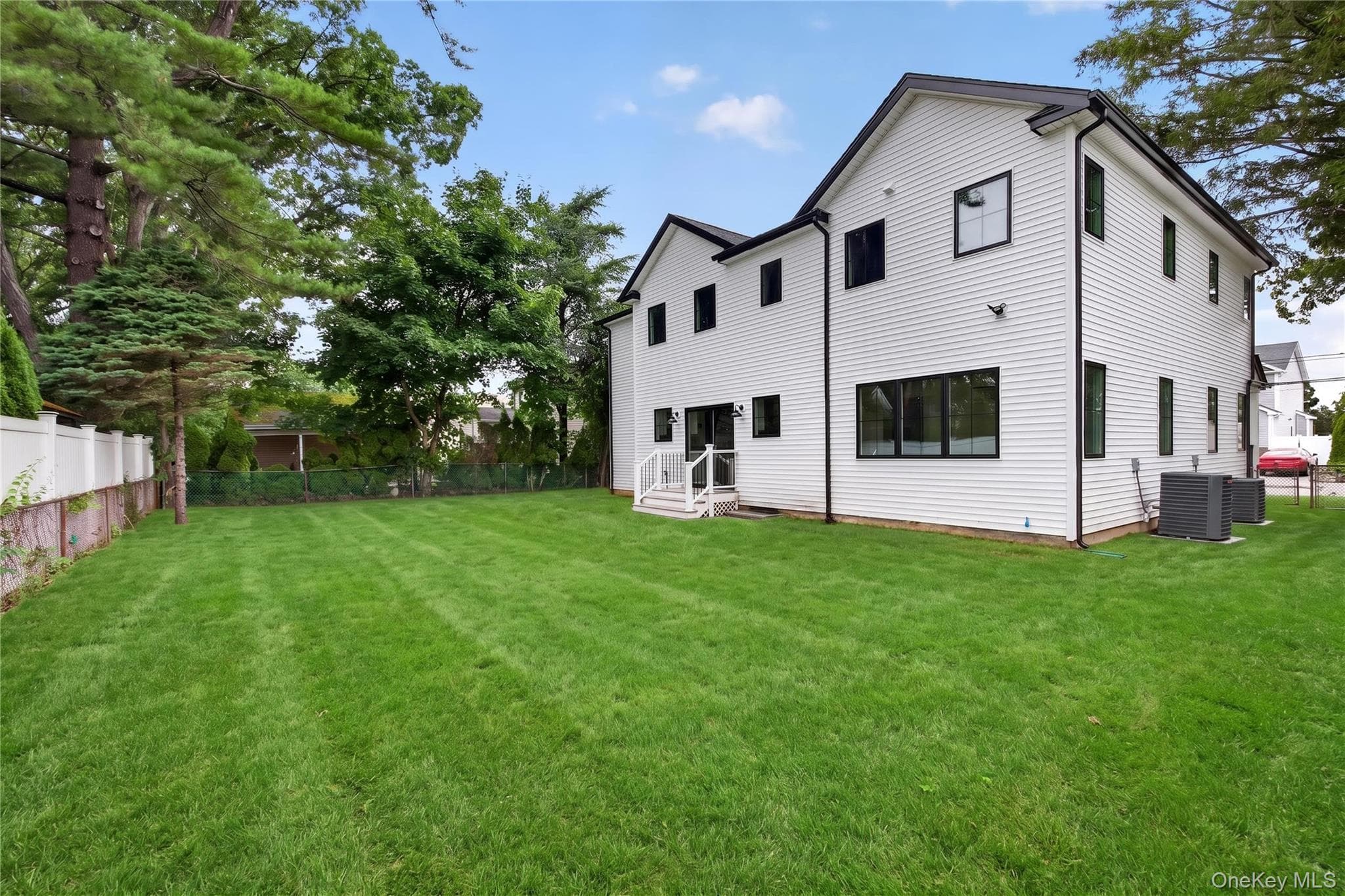 238 N Oak Street thumbnail 20
