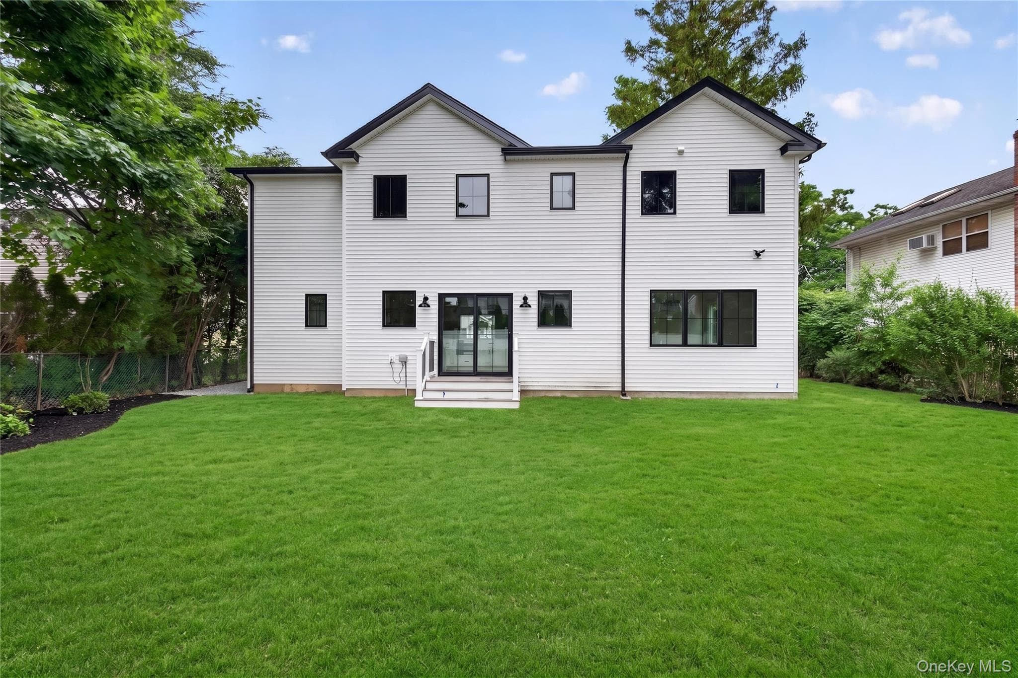 238 N Oak Street thumbnail 19