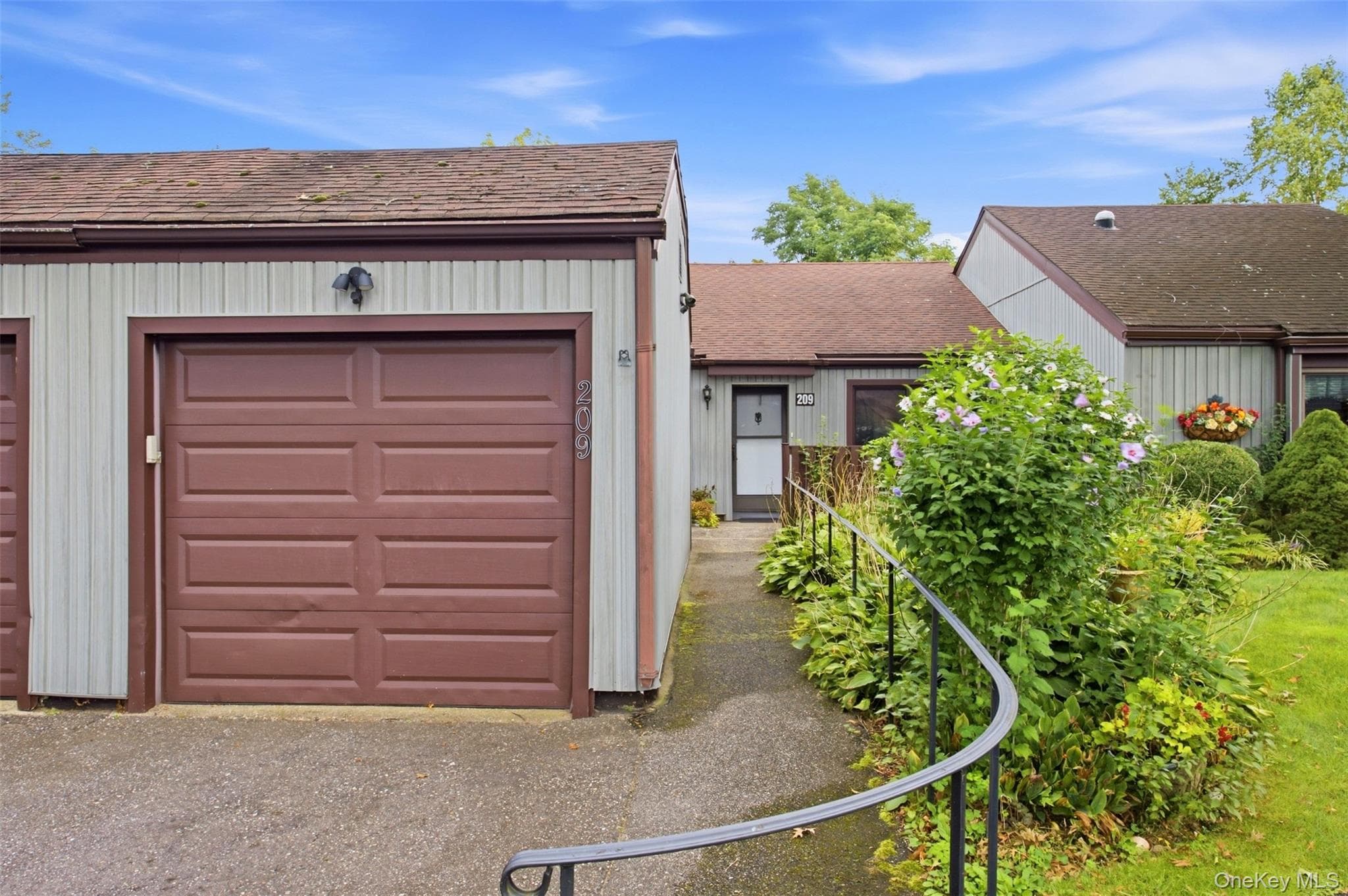 209 Strathmore Gate Drive thumbnail 4