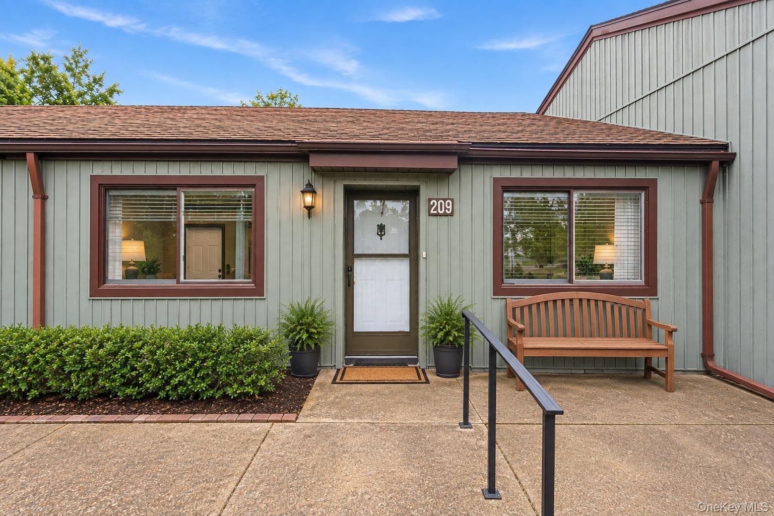 209 Strathmore Gate Drive thumbnail 3