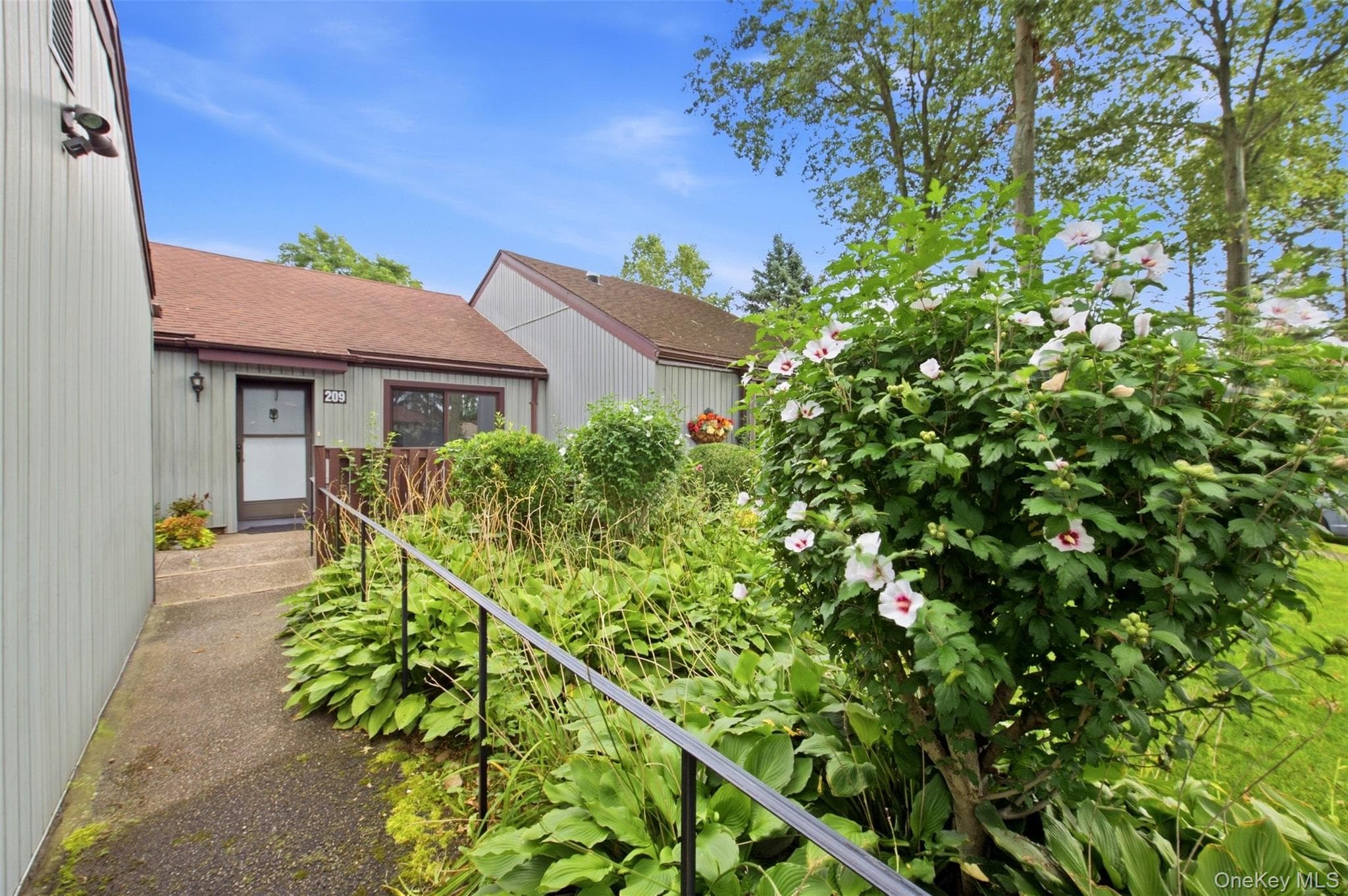 209 Strathmore Gate Drive thumbnail 6